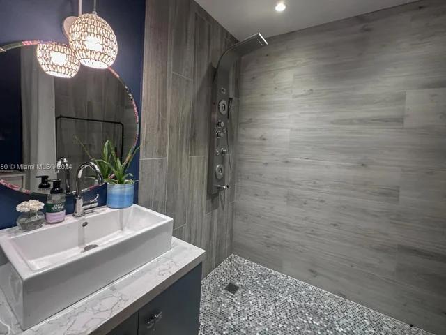 540 SW 8th Ct, Miami FL 33130