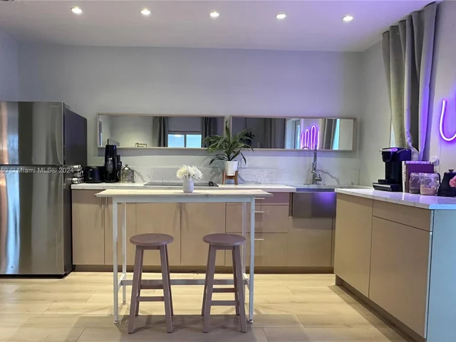 540 SW 8th Ct, Miami FL 33130