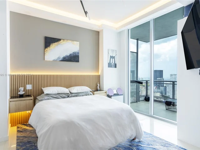 350 S Miami Ave # 4103, Miami FL 33130