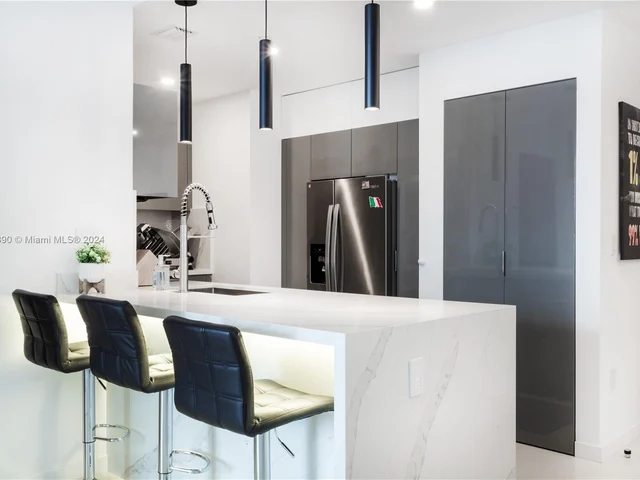 350 S Miami Ave # 4103, Miami FL 33130