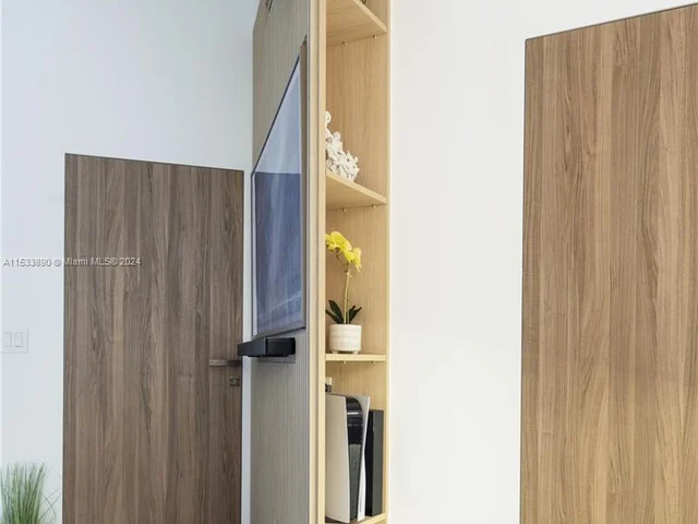 350 S Miami Ave # 4103, Miami FL 33130