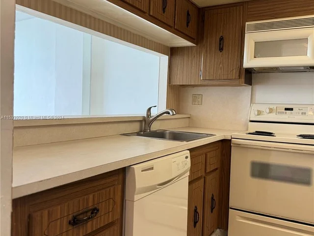 600 NE 36th St # 1109, Miami FL 33137