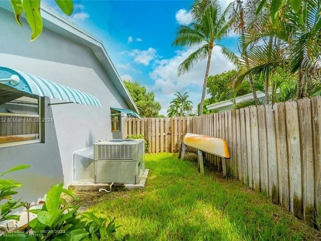 1520 NE 52nd St, Fort Lauderdale FL 33334