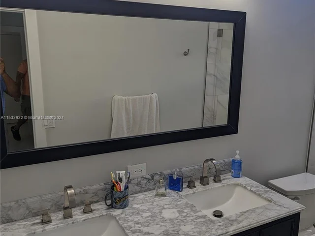 1520 NE 52nd St, Fort Lauderdale FL 33334