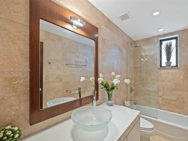 422 Fernwood Rd # 422, Key Biscayne FL 33149