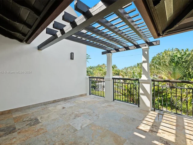 422 Fernwood Rd # 422, Key Biscayne FL 33149