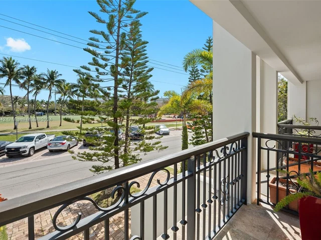 422 Fernwood Rd # 422, Key Biscayne FL 33149