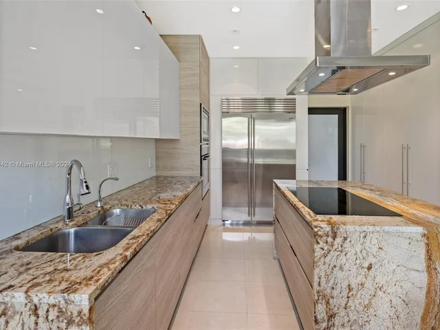 422 Fernwood Rd # 422, Key Biscayne FL 33149