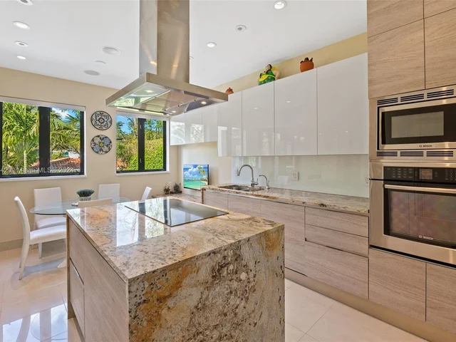 422 Fernwood Rd # 422, Key Biscayne FL 33149