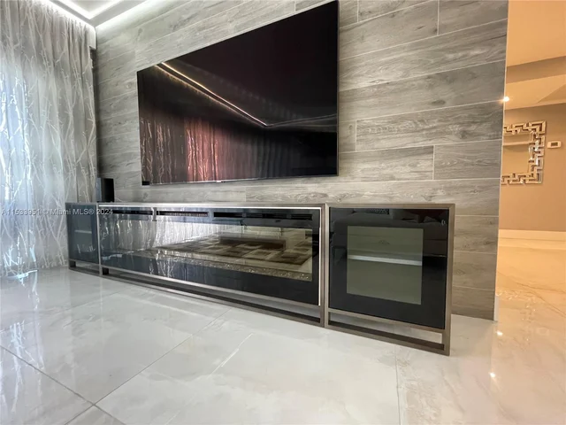 1985 S Ocean Dr, Hallandale Beach FL 33009