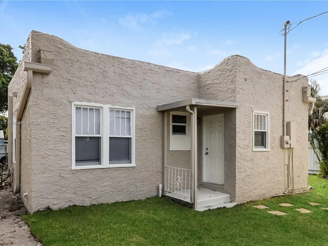 523 Plymouth Rd, West Palm Beach FL 33405