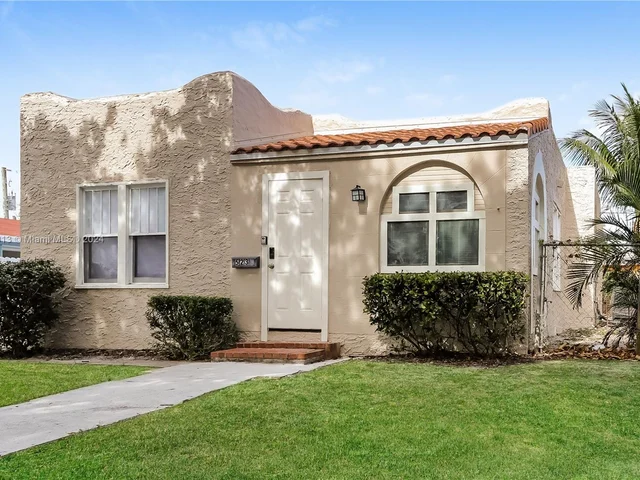 523 Plymouth Rd, West Palm Beach FL 33405