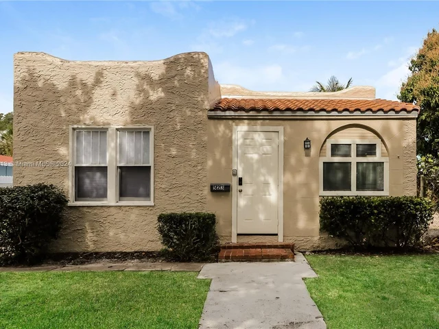 523 Plymouth Rd, West Palm Beach FL 33405