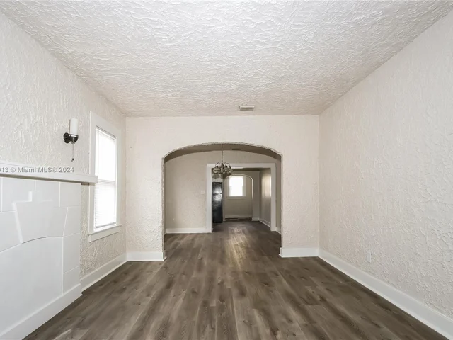 523 Plymouth Rd, West Palm Beach FL 33405