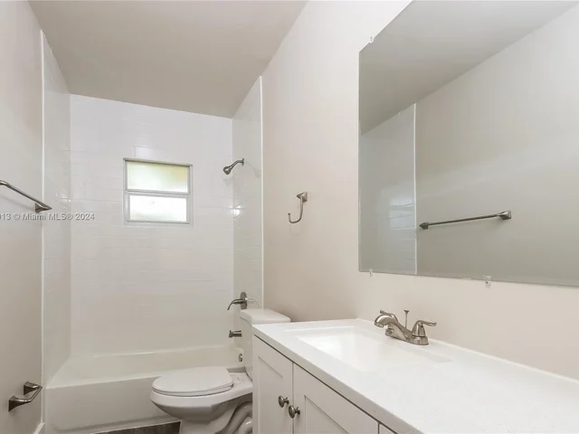 523 Plymouth Rd, West Palm Beach FL 33405