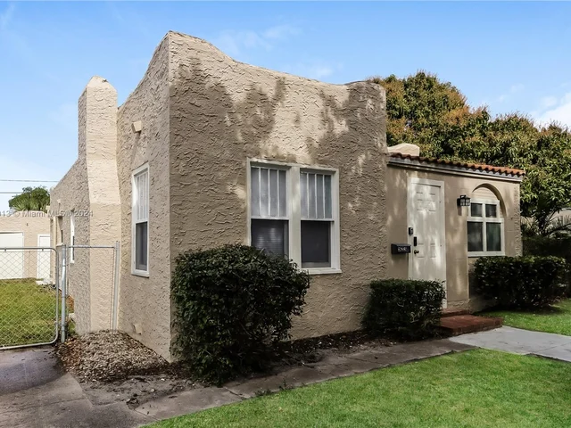 523 Plymouth Rd, West Palm Beach FL 33405