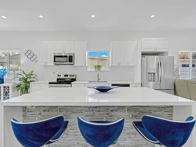 1460 NW 51st St, Miami FL 33142