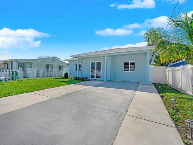 1460 NW 51st St, Miami FL 33142