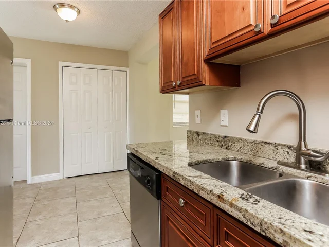 4721 NW 12th St, Lauderhill FL 33313