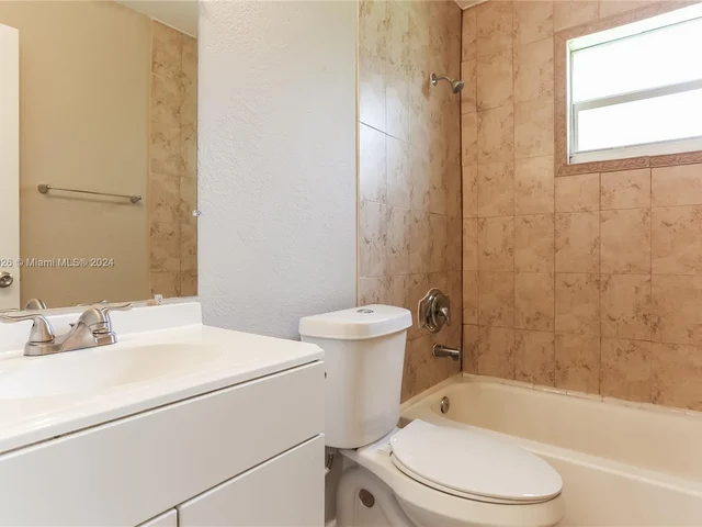 4721 NW 12th St, Lauderhill FL 33313