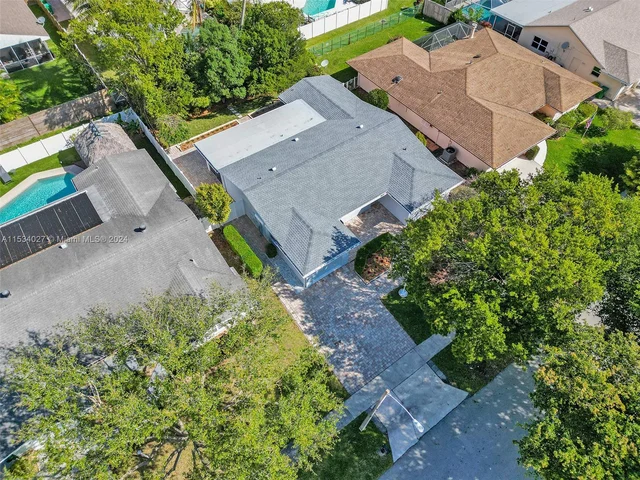 307 SE 4th St, Dania Beach FL 33004