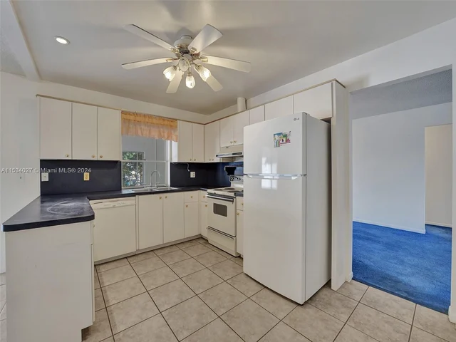 307 SE 4th St, Dania Beach FL 33004