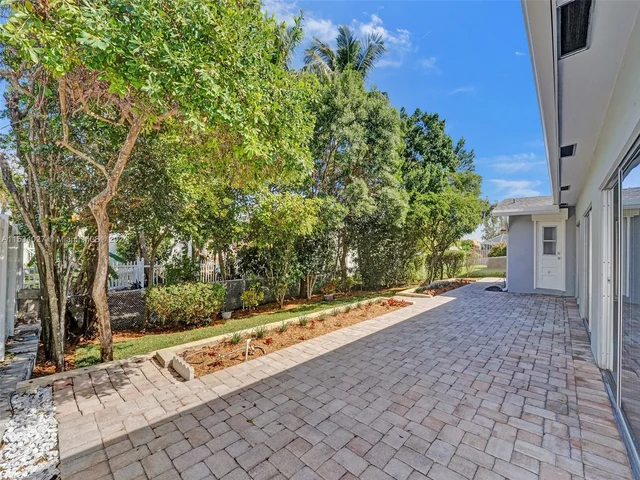 307 SE 4th St, Dania Beach FL 33004