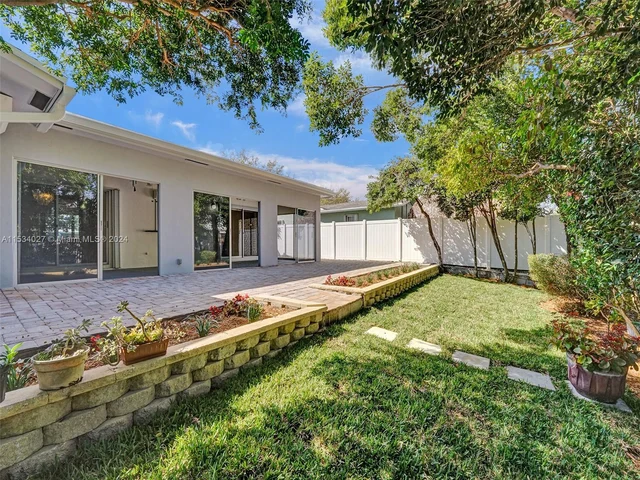 307 SE 4th St, Dania Beach FL 33004