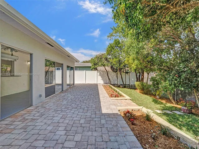 307 SE 4th St, Dania Beach FL 33004