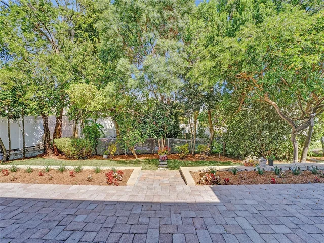 307 SE 4th St, Dania Beach FL 33004