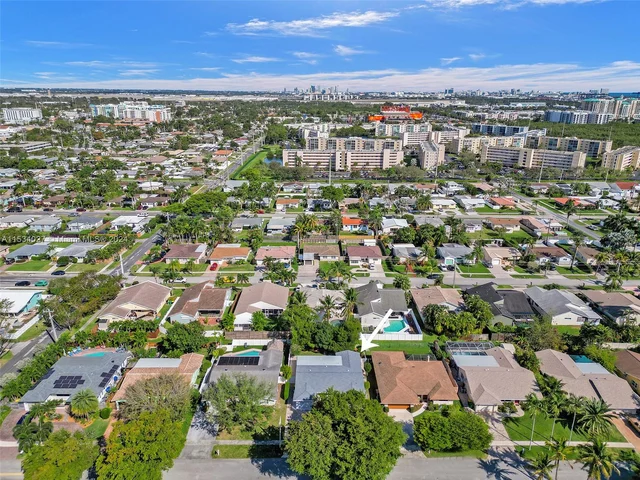 307 SE 4th St, Dania Beach FL 33004