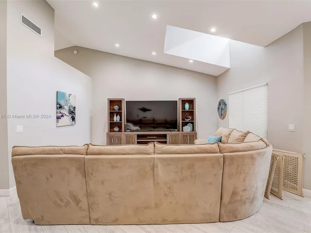 6778 Versailles Ct, Lake Worth FL 33467