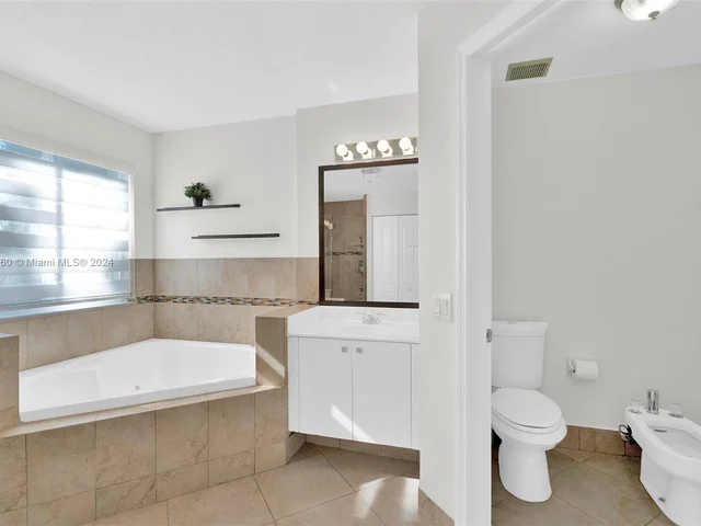 6750 NW 109th Ct, Doral FL 33178