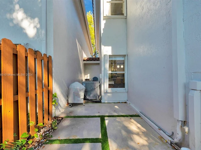 6750 NW 109th Ct, Doral FL 33178