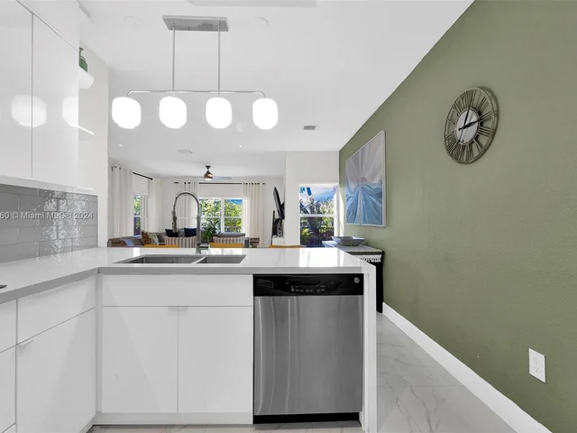 6750 NW 109th Ct, Doral FL 33178