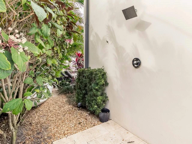 2809 NE 14th Ave, Wilton Manors FL 33334