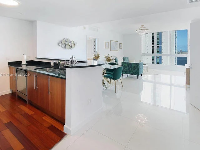 300 S Biscayne Blvd # 2312, Miami FL 33131