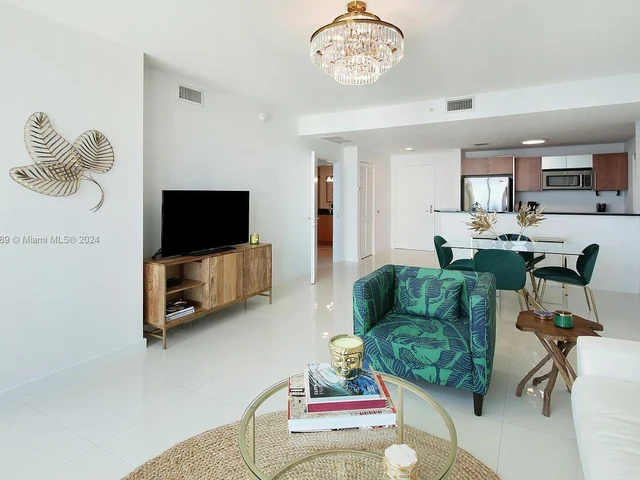 300 S Biscayne Blvd # 2312, Miami FL 33131