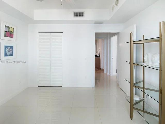 300 S Biscayne Blvd # 2312, Miami FL 33131