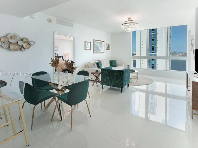 300 S Biscayne Blvd # 2312, Miami FL 33131