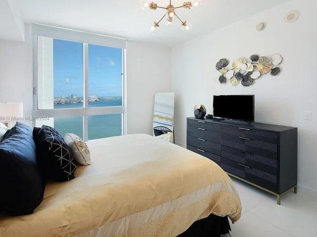 300 S Biscayne Blvd # 2312, Miami FL 33131