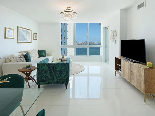300 S Biscayne Blvd # 2312, Miami FL 33131