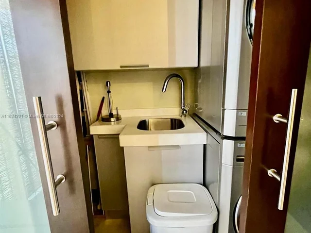 808 Brickell Key Dr # 1508, Miami FL 33131