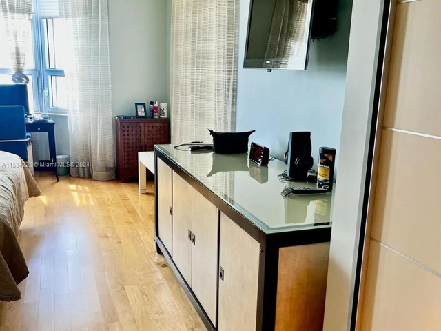 808 Brickell Key Dr # 1508, Miami FL 33131