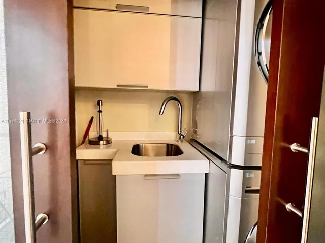 808 Brickell Key Dr # 1508, Miami FL 33131