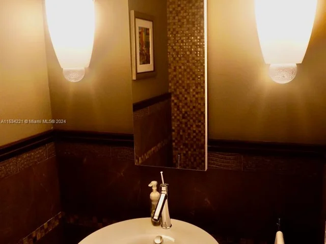 808 Brickell Key Dr # 1508, Miami FL 33131