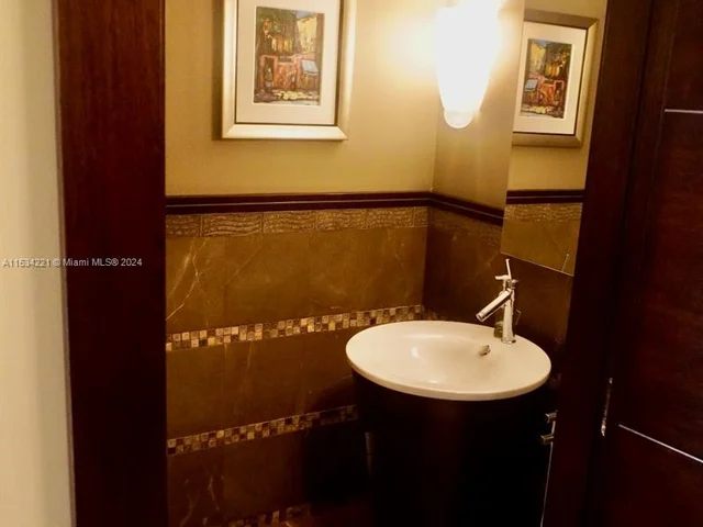 808 Brickell Key Dr # 1508, Miami FL 33131