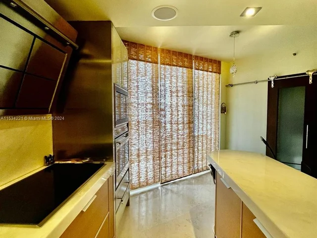 808 Brickell Key Dr # 1508, Miami FL 33131