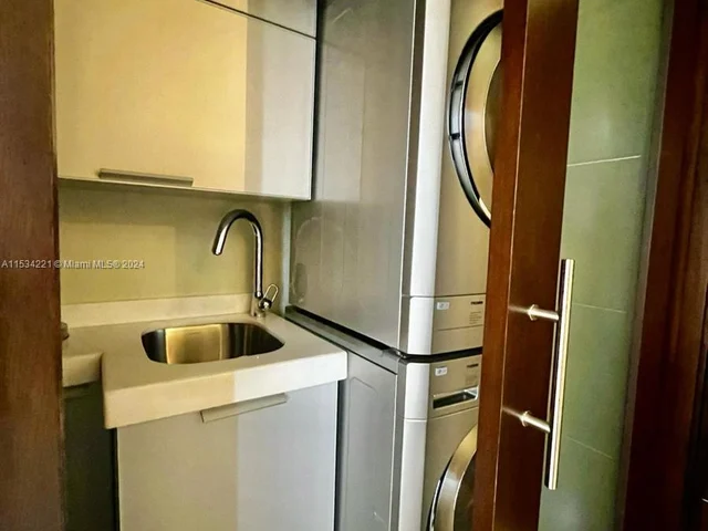 808 Brickell Key Dr # 1508, Miami FL 33131