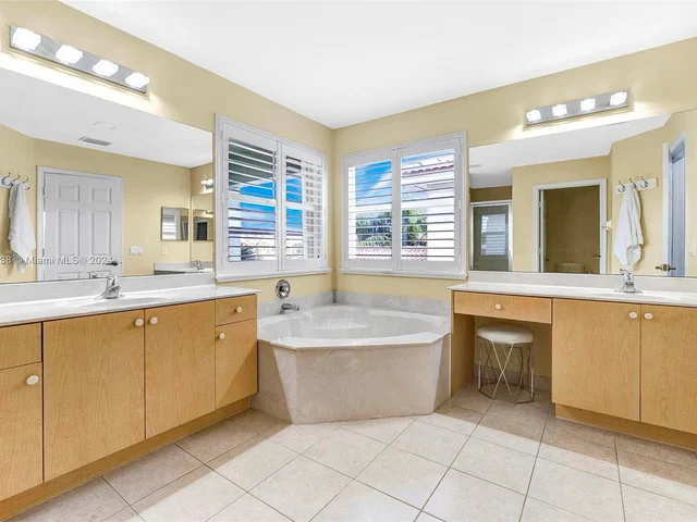 746 Perdido Heights Dr, Palm Beach FL 33413